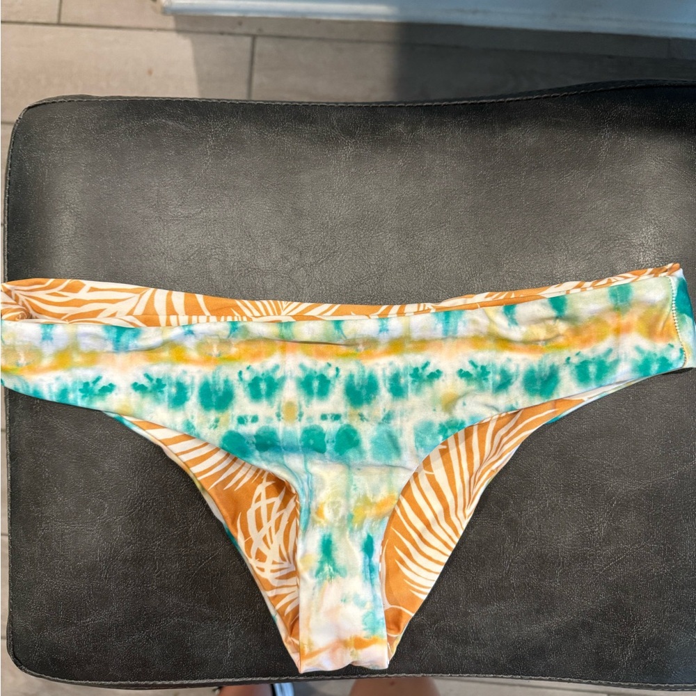 Reversible rip curl small bikini bottom nwot